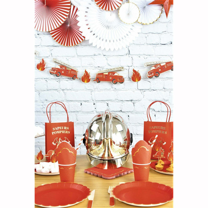 8 assiettes festonnées de 23 cm rouge et or,Farfouil en fÃªte,Assiettes, sets de table